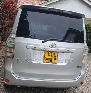 Toyota Noah 2013 Silver