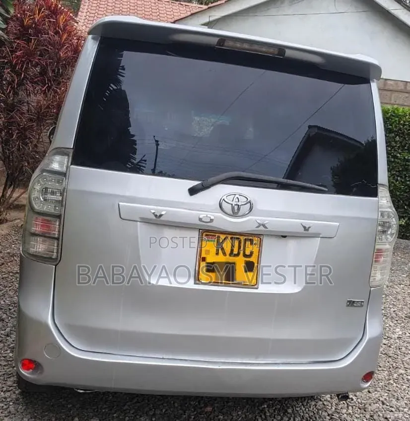 Toyota Noah 2013 Silver