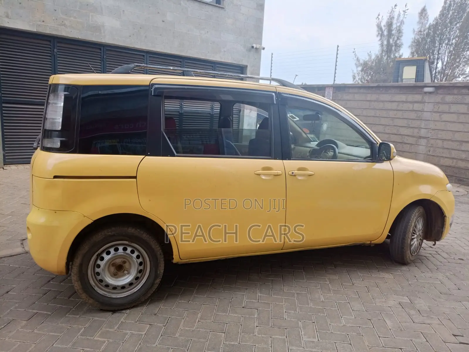Toyota Sienta 2015 Yellow