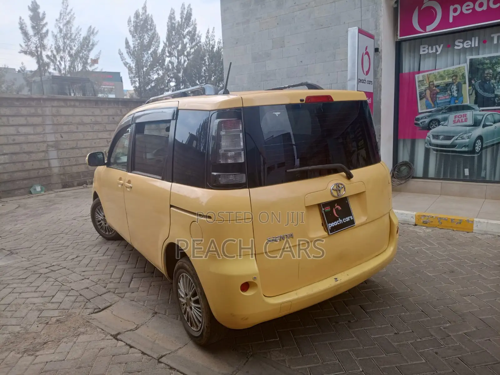 Toyota Sienta 2015 Yellow