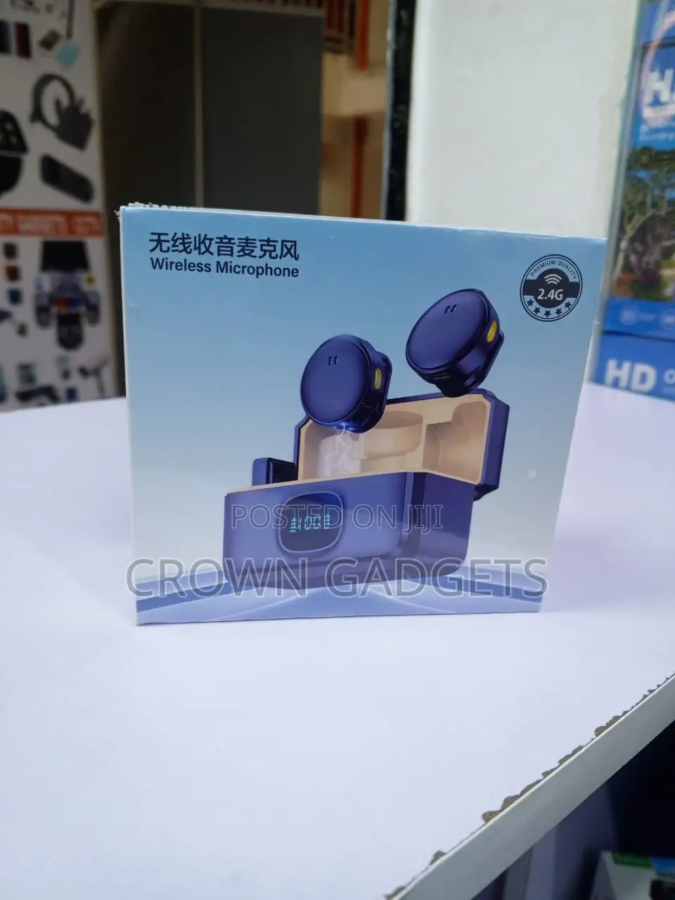 Q18 Wireless Lavalier Microphone for YouTube TikTok Recording