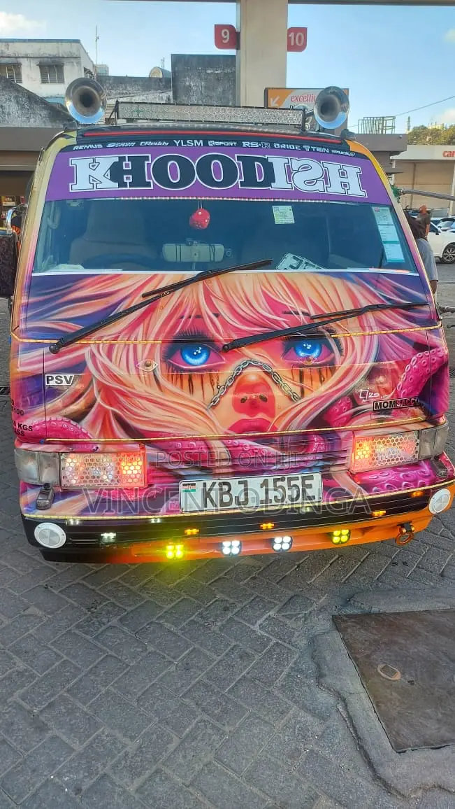 Nissan Caravan (Urvan) 1998 Yellow
