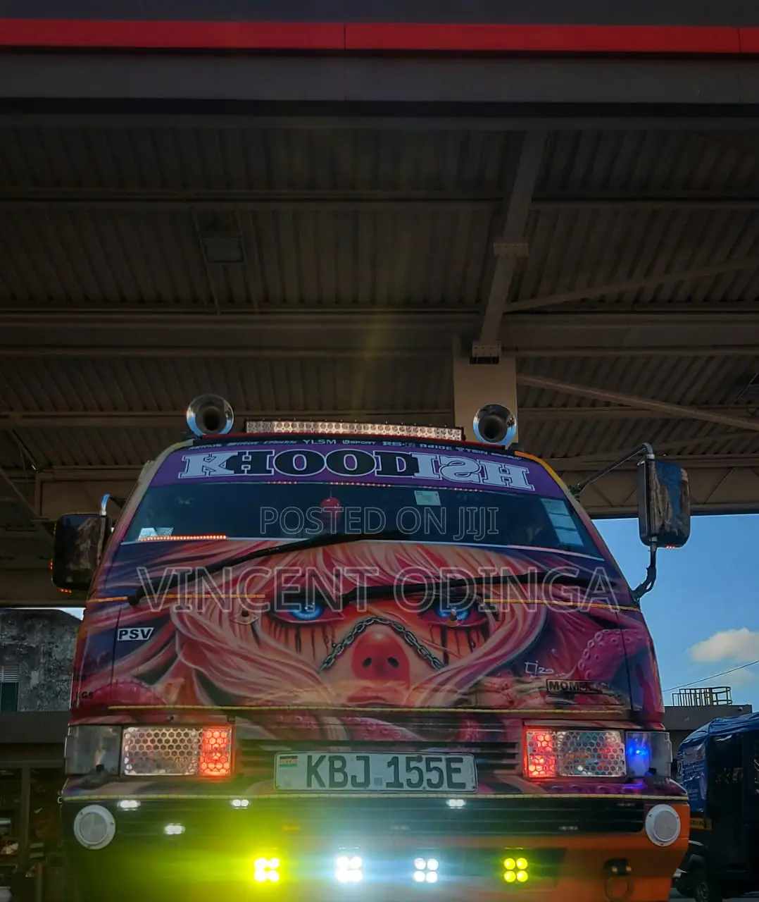 Nissan Caravan (Urvan) 1998 Yellow