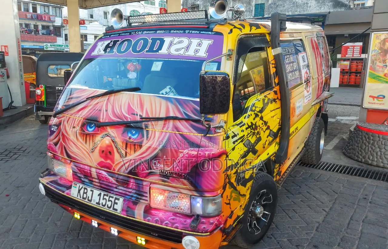 Nissan Caravan (Urvan) 1998 Yellow