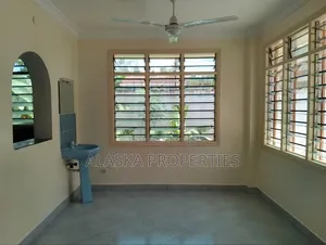 4bdrm Mansion in Beach Road Estate, Nyali Mkomani for rent