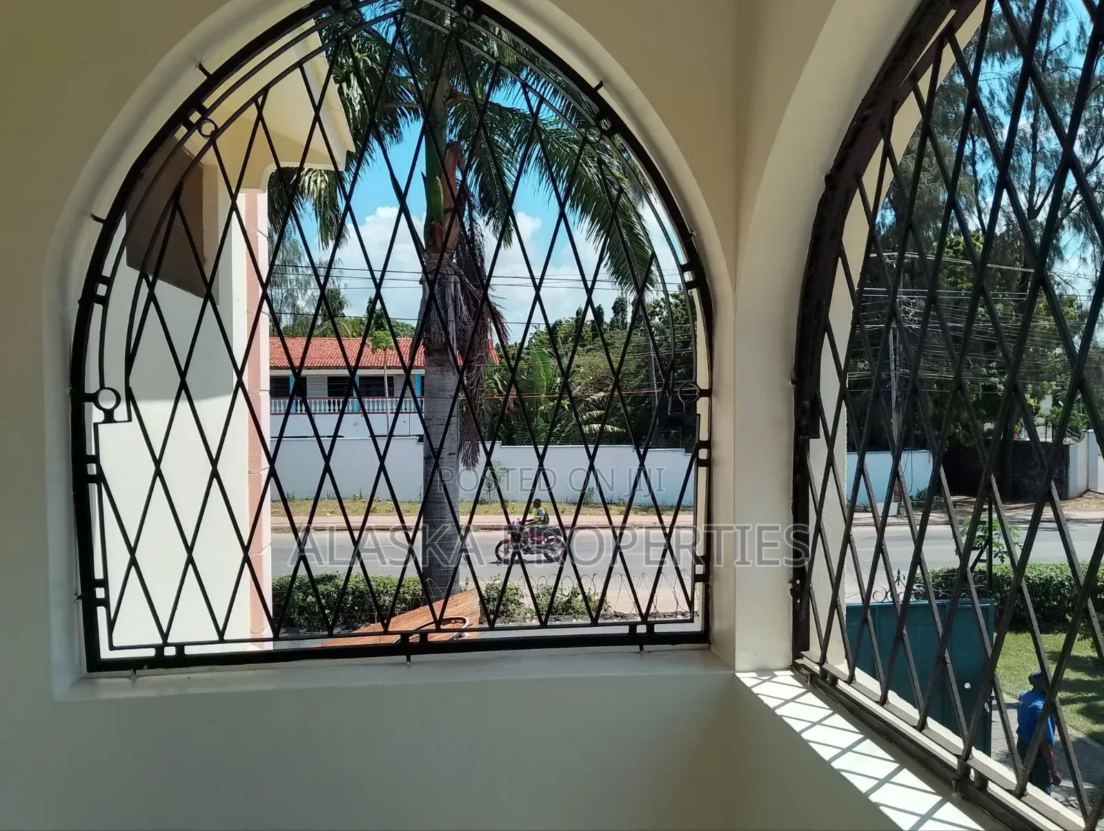 4bdrm Mansion in Beach Road Estate, Nyali Mkomani for rent
