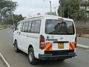 Toyota HiAce 2009 White