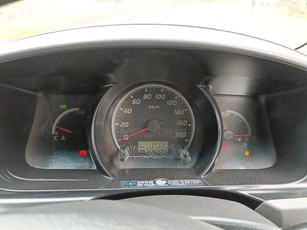 Toyota HiAce 2009 White - thumbnail 10