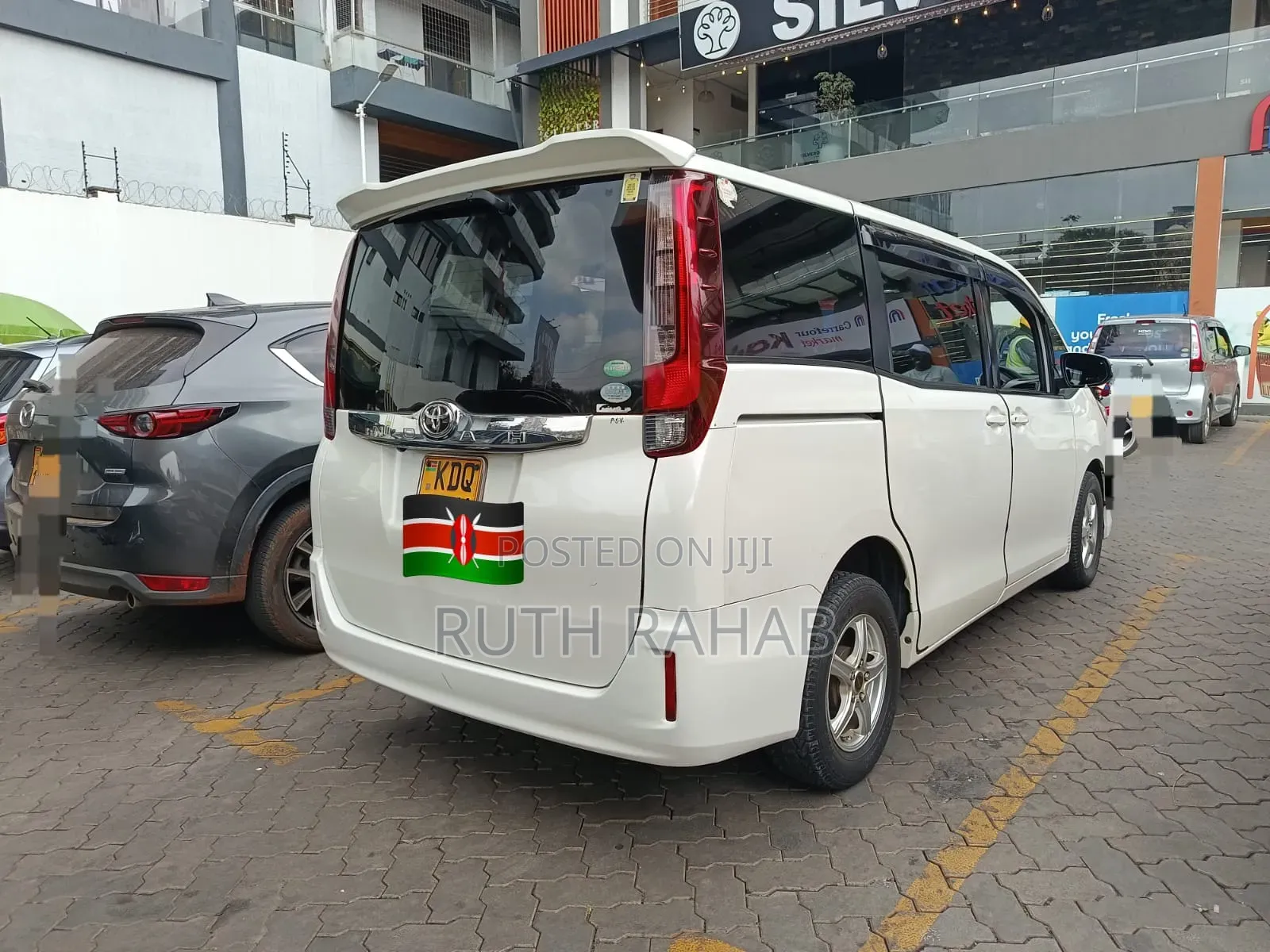 Toyota Noah 2017 White