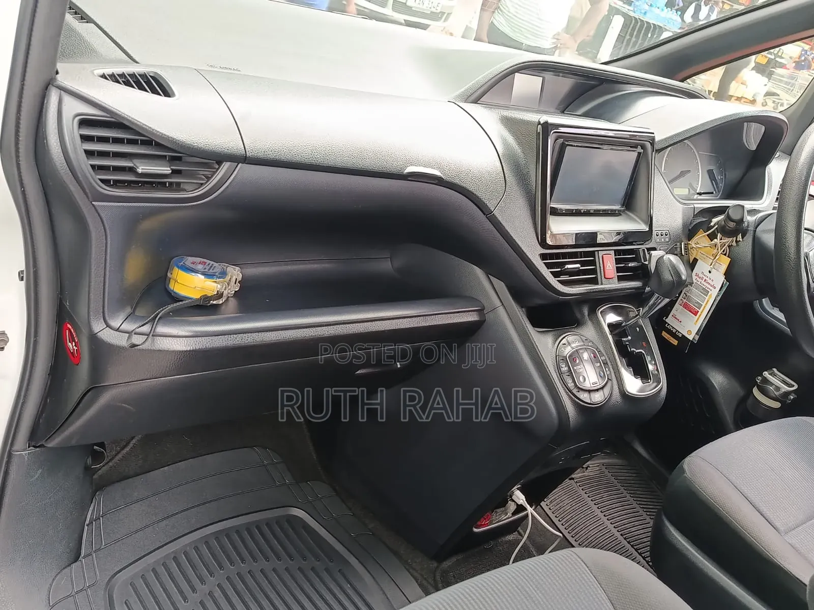 Toyota Noah 2017 White