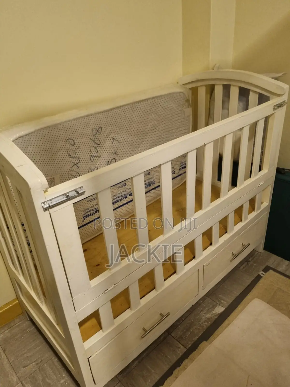 Mahogany Baby Cot With Dr Mattress
