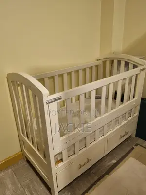 Mahogany Baby Cot With Dr Mattress