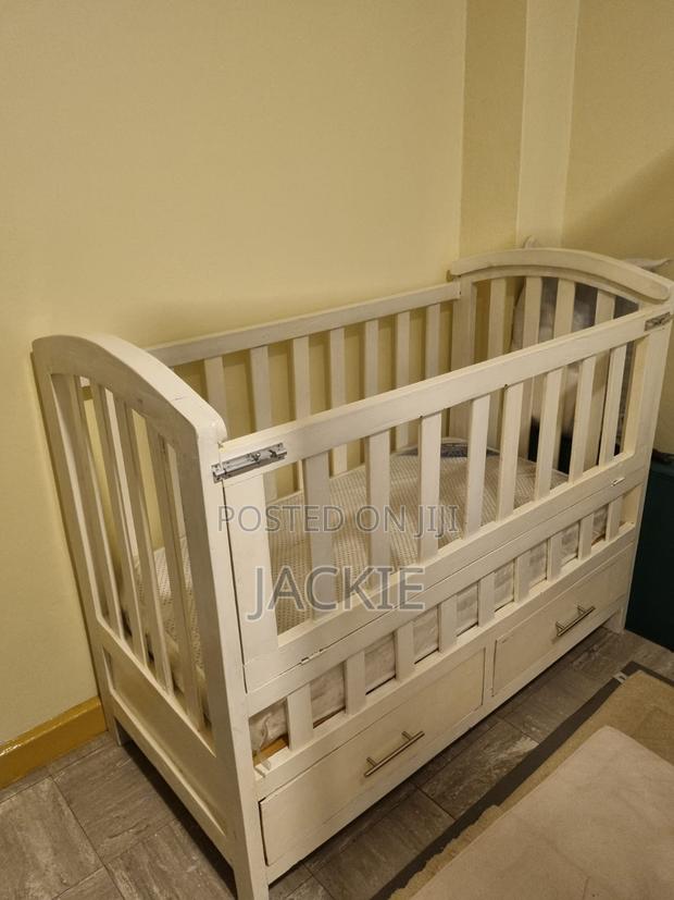 Mahogany Baby Cot With Dr Mattress - thumbnail 3