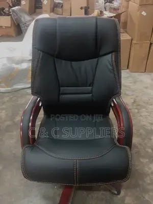 Swivel Managers Chair With Wooden Armrest