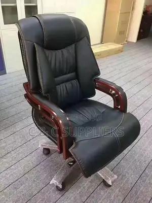 Swivel Managers Chair With Wooden Armrest
