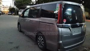 Toyota Esquire 2019 Gray