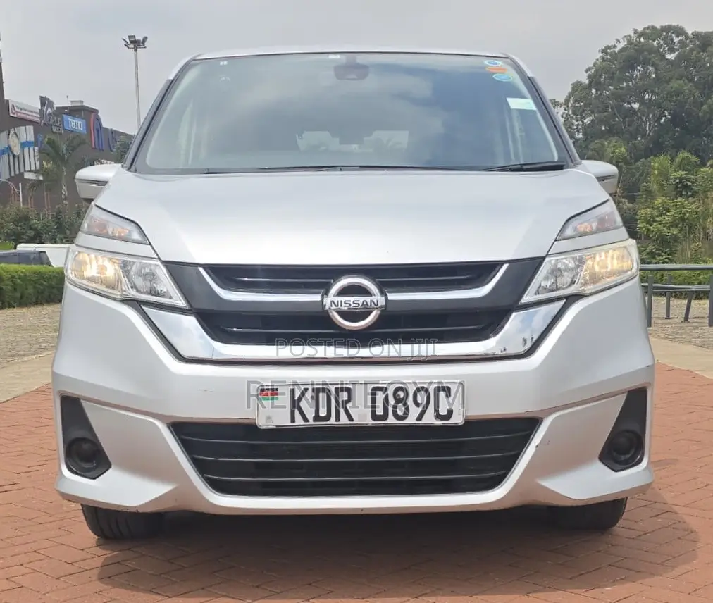 Nissan Serena 2017 Silver