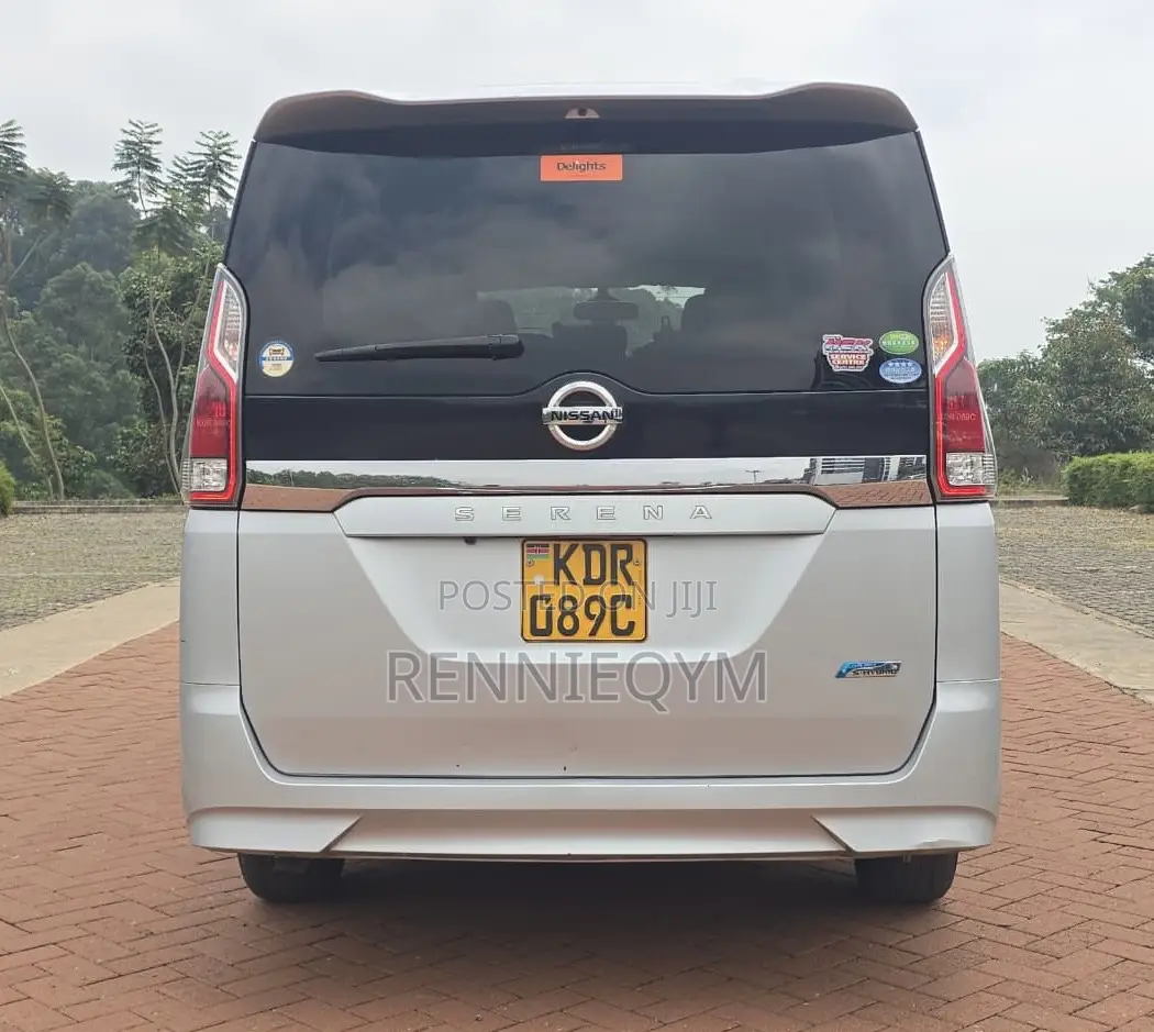 Nissan Serena 2017 Silver