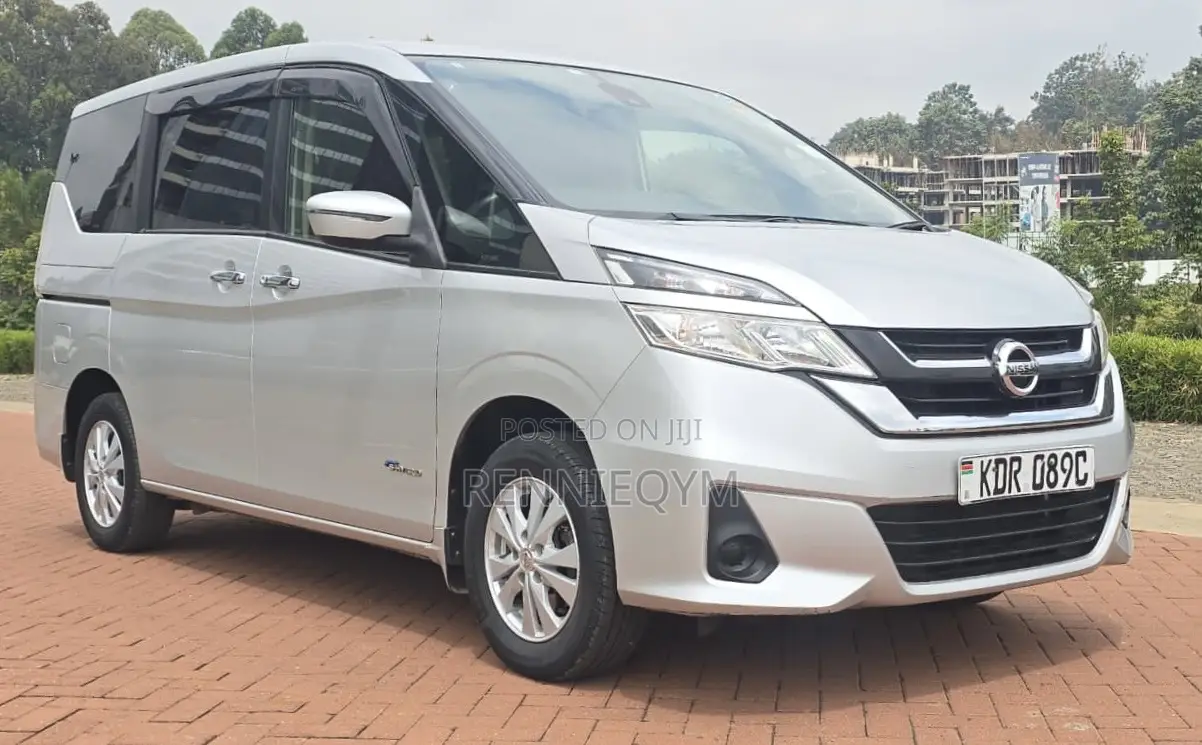 Nissan Serena 2017 Silver