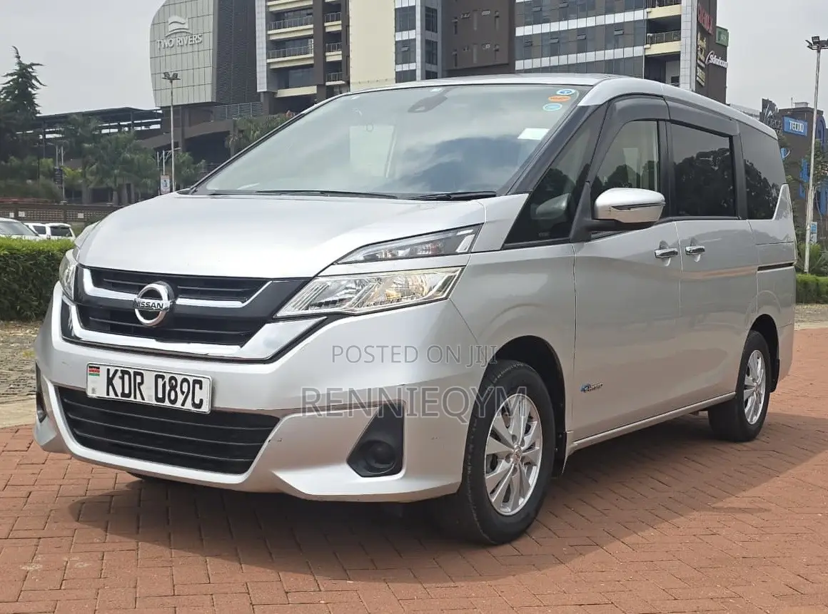 Nissan Serena 2017 Silver