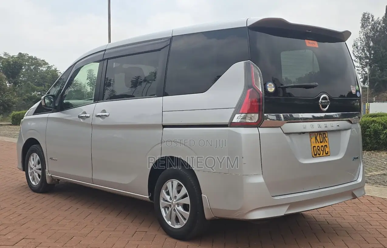 Nissan Serena 2017 Silver