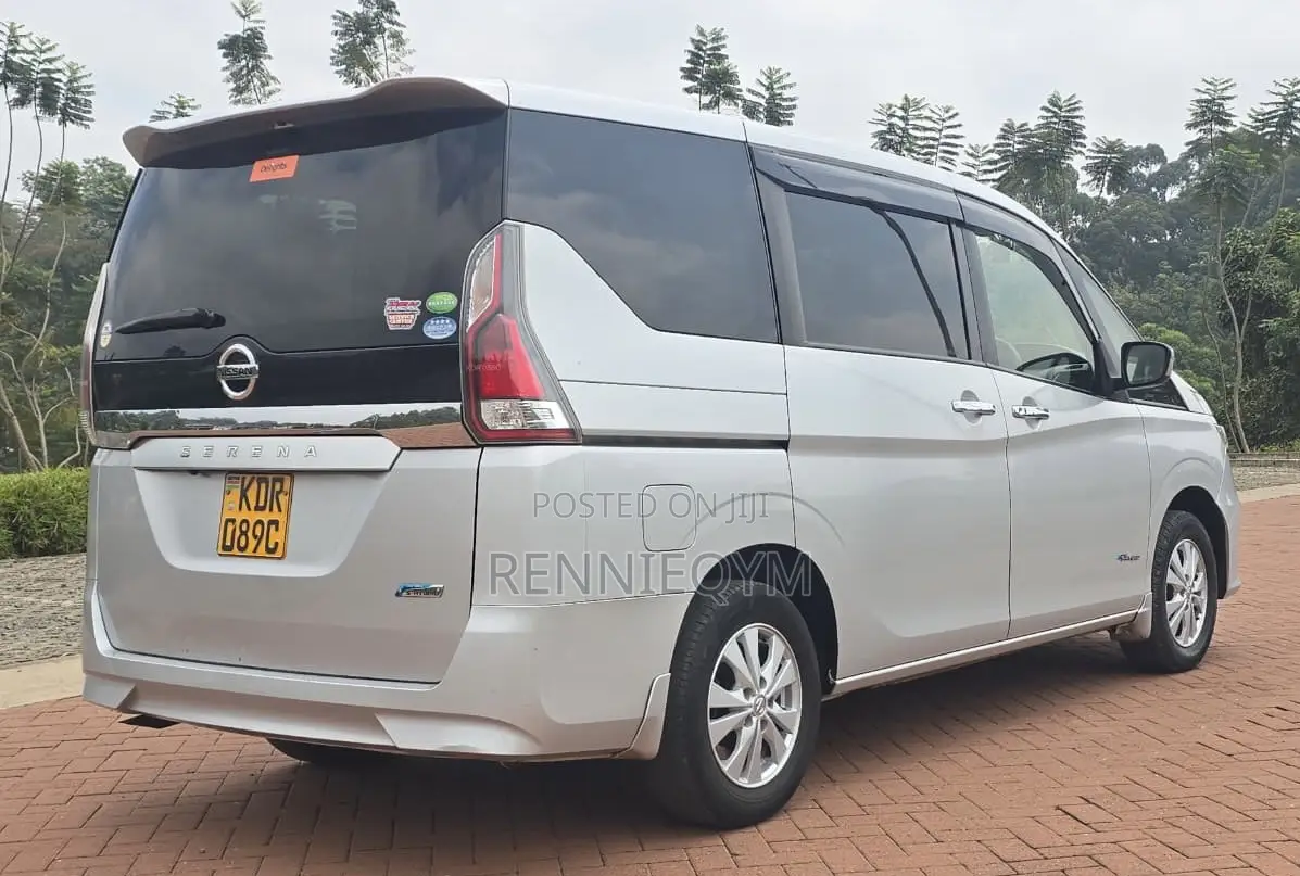 Nissan Serena 2017 Silver