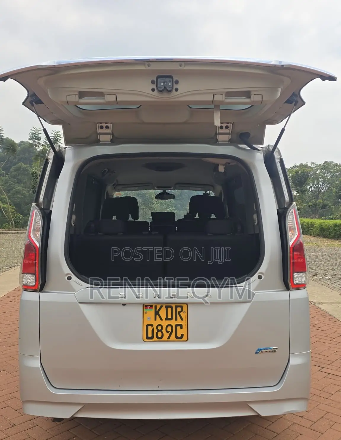 Nissan Serena 2017 Silver