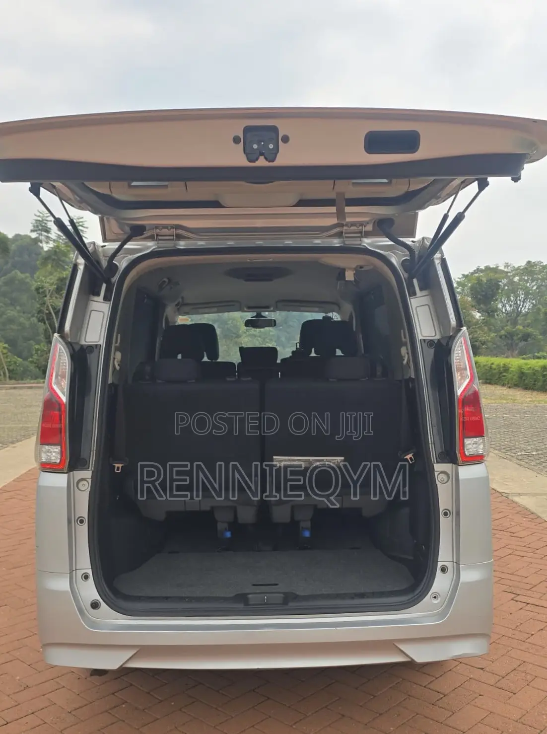 Nissan Serena 2017 Silver