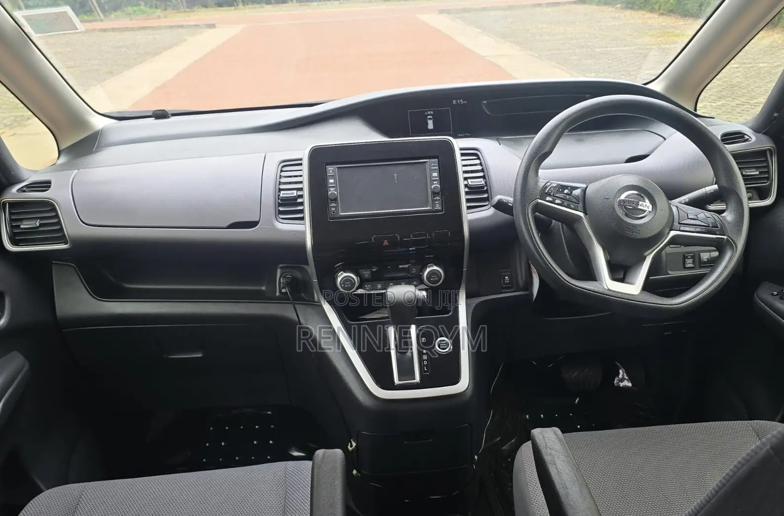 Nissan Serena 2017 Silver