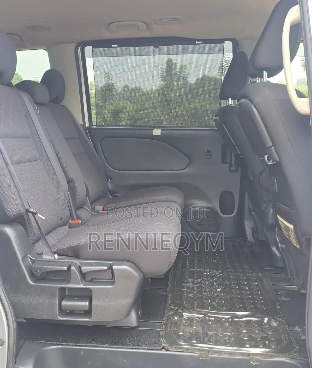 Nissan Serena 2017 Silver