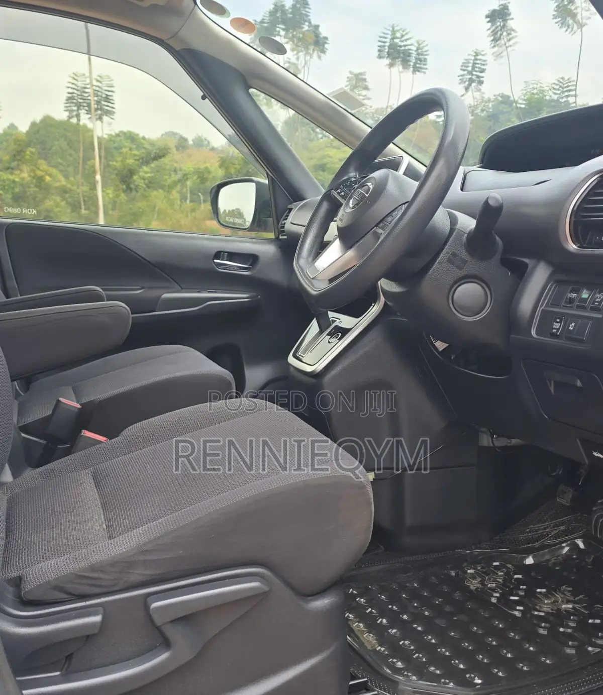 Nissan Serena 2017 Silver