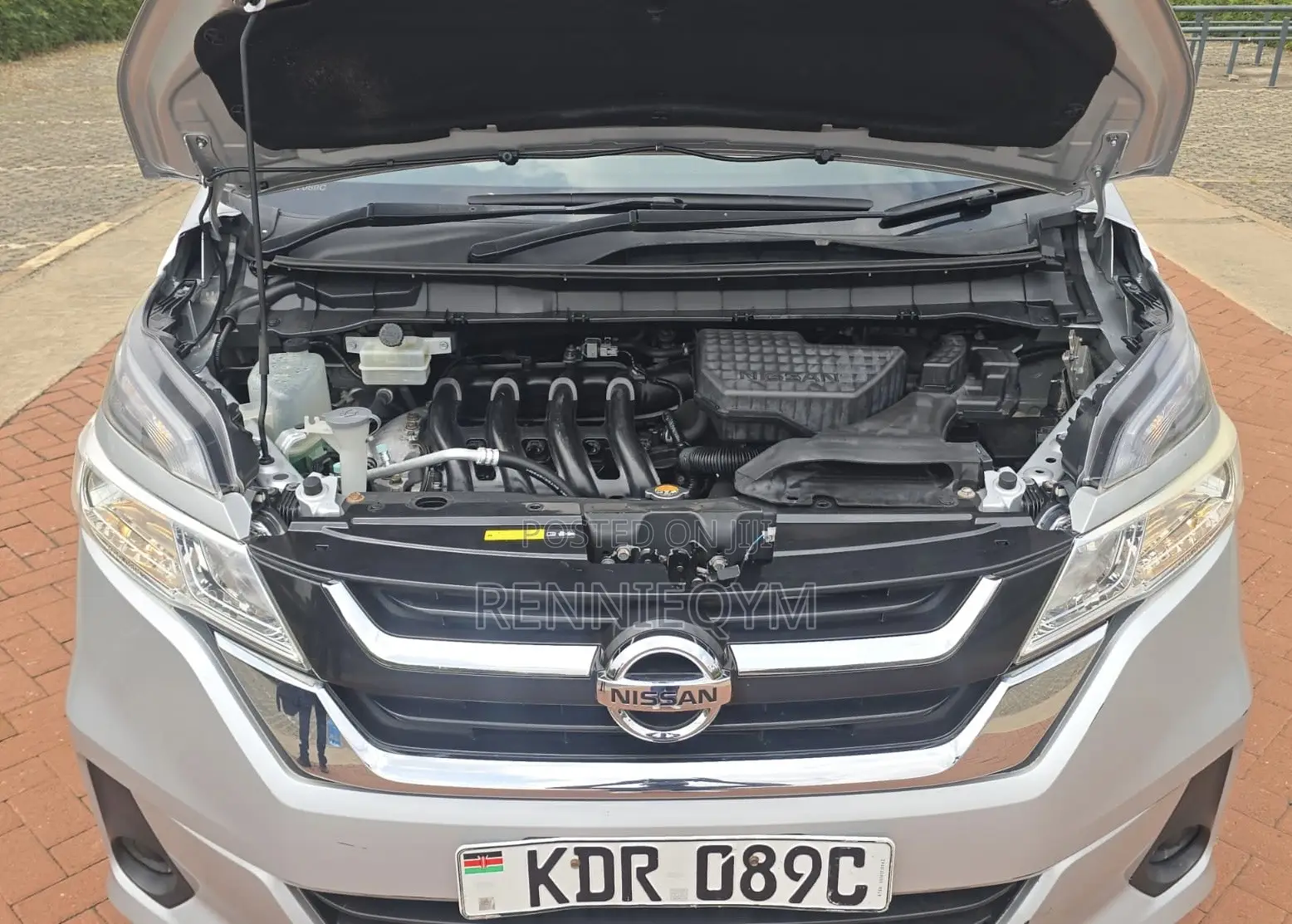 Nissan Serena 2017 Silver