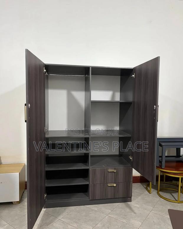 Wardrobe 4x6ft Wardrobe 4x6ft - thumbnail 2