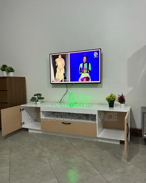 Modern 5FT TV Stand – Elegant Durable TV Cabinet