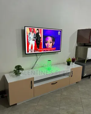 Modern 5FT TV Stand – Elegant Durable TV Cabinet