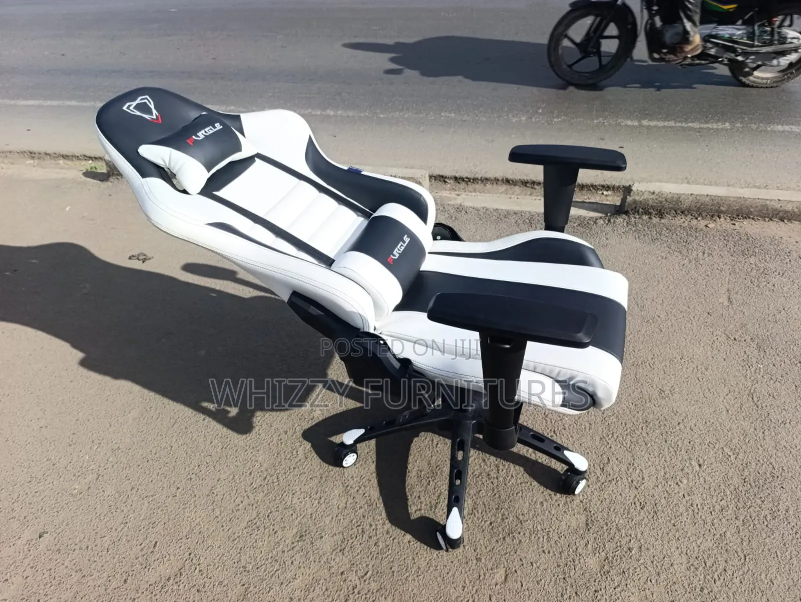 Racing Style Gaming Chair – Adjustable Comfortable