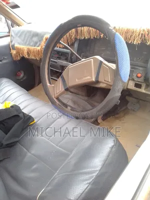 Nissan Pick-Up 1995 White