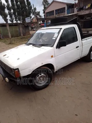 Nissan Pick-Up 1995 White