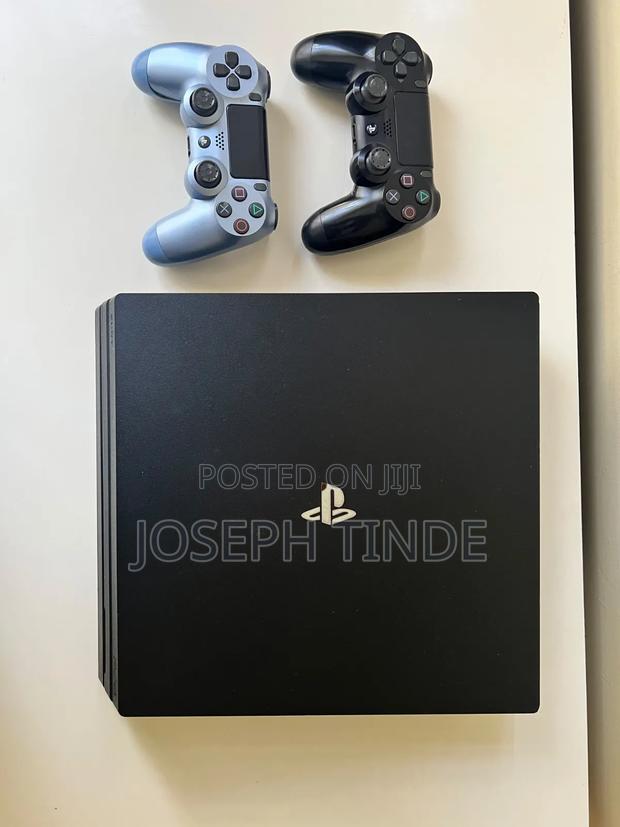 PlayStation 4 Pro With One Extra Controller - thumbnail 3