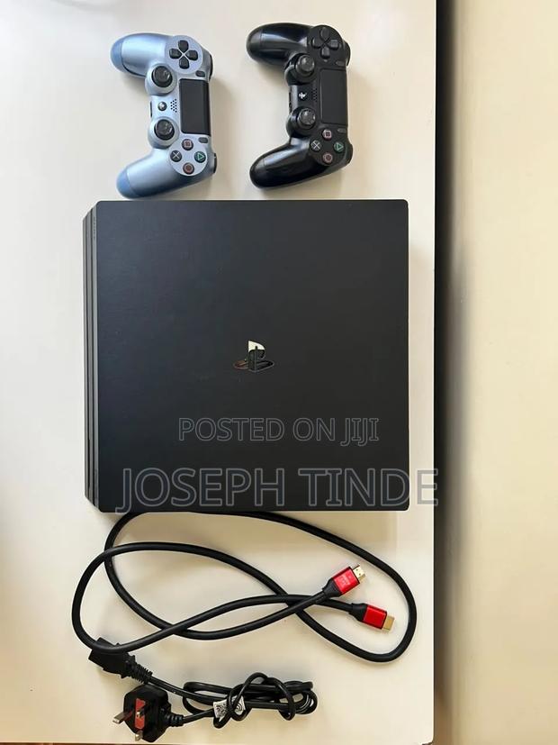 PlayStation 4 Pro With One Extra Controller - thumbnail 4