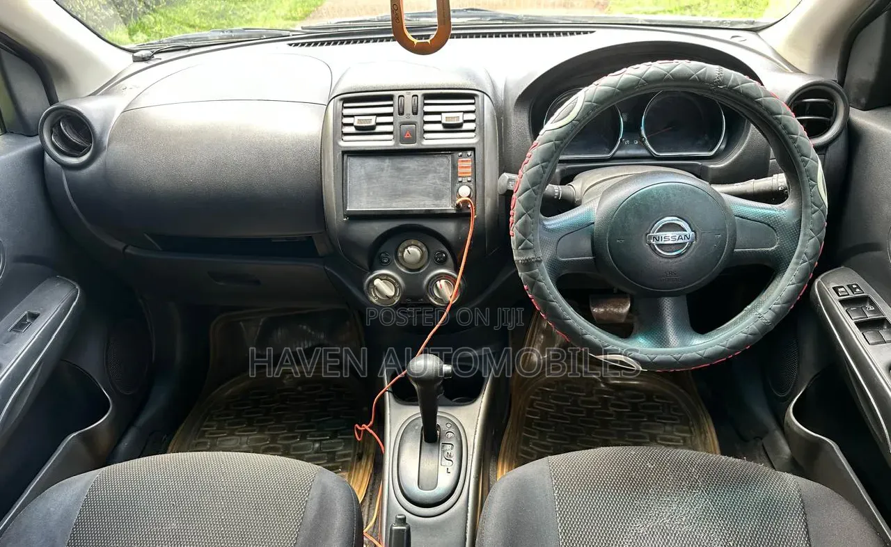 Nissan Tiida 2013 Silver