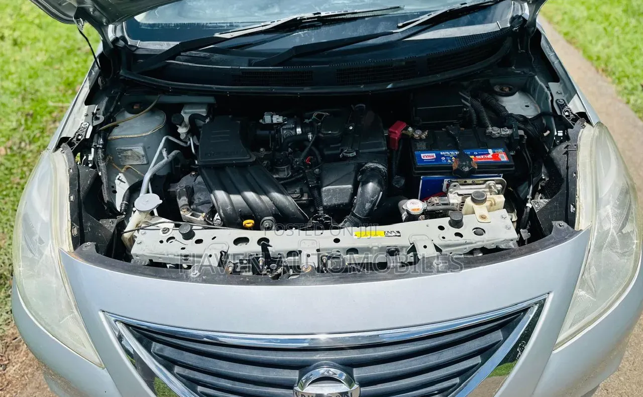 Nissan Tiida 2013 Silver