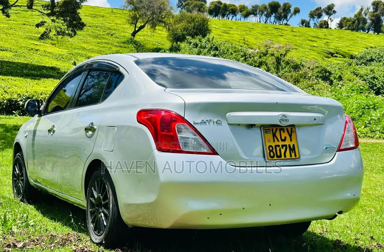 Nissan Tiida 2013 Silver