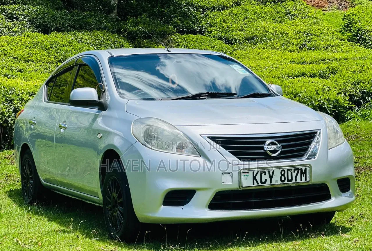 Nissan Tiida 2013 Silver