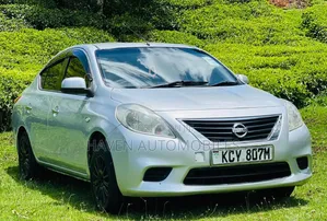 Nissan Tiida 2013 Silver