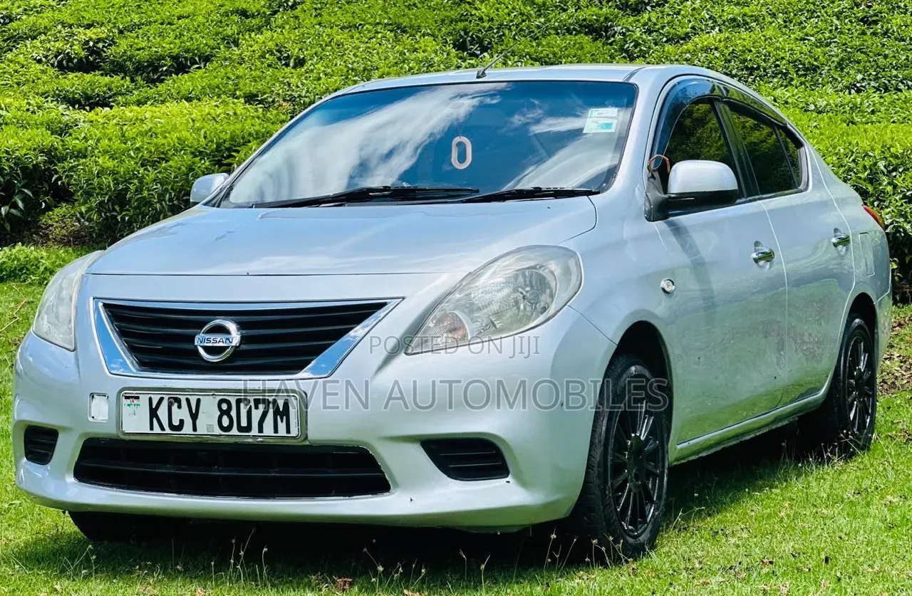 Nissan Tiida 2013 Silver