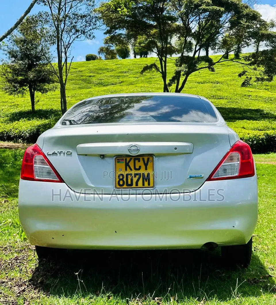 Nissan Tiida 2013 Silver