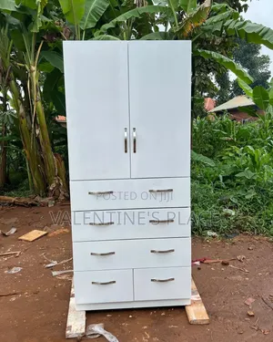 Dressers/Wardrobes/Cabinets