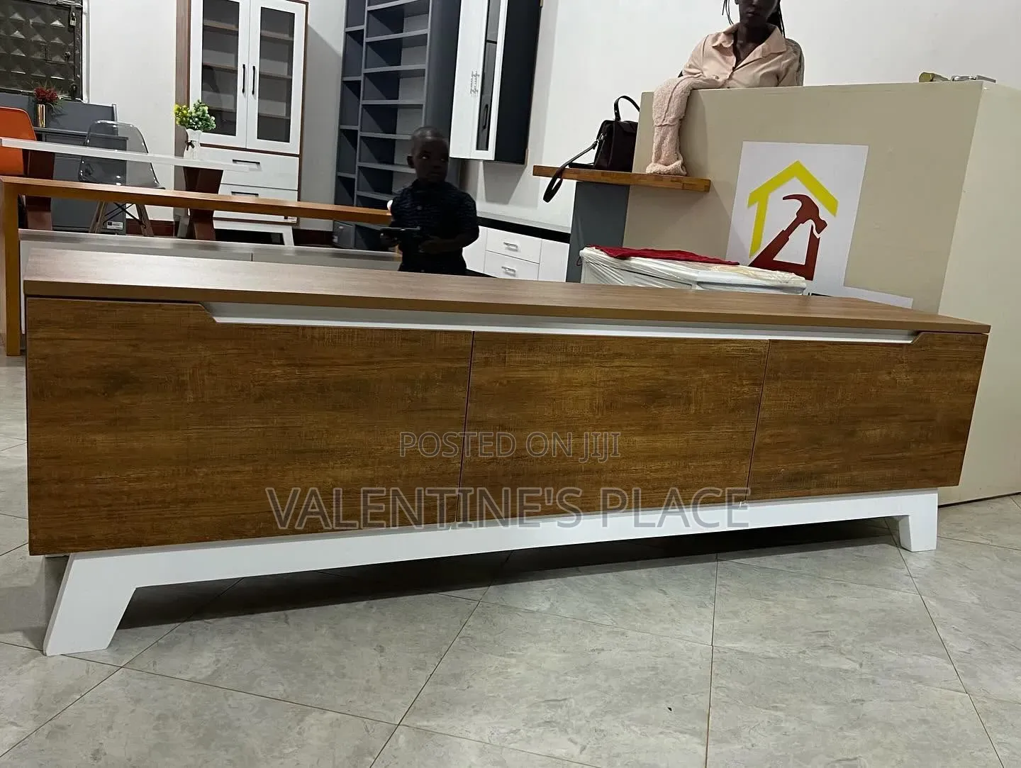 Modern 5FT Entertainment Unit – Sleek TV Stand