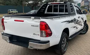 Toyota Hilux 2019 White